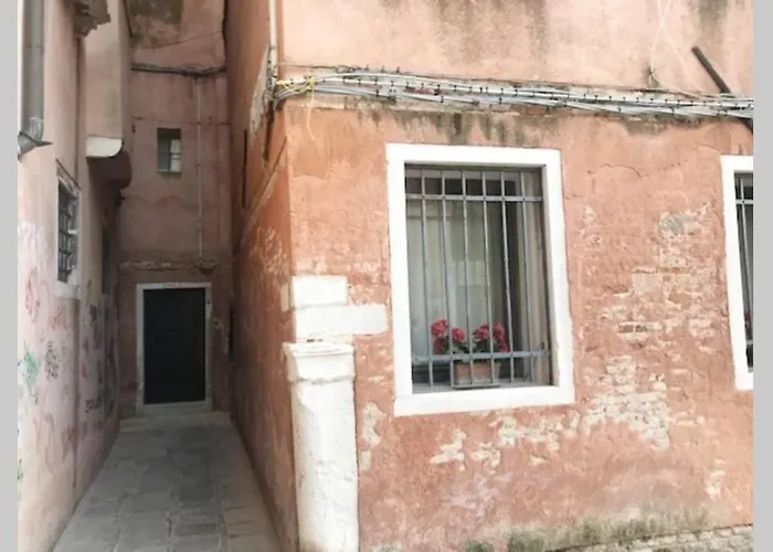 Apartamento Tipico Con Corte Privata