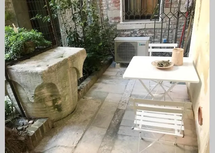 Tipico Con Corte Privata * Venedig