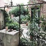 Tipico Con Corte Privata Appartamento Venezia