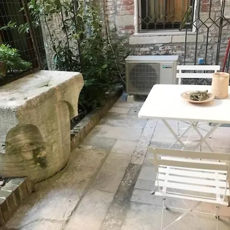 Tipico Con Corte Privata * Venecia