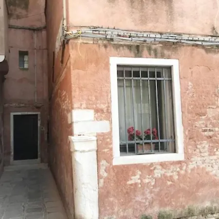 Appartamento Tipico Con Corte Privata