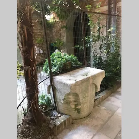 Tipico Con Corte Privata * Venecia